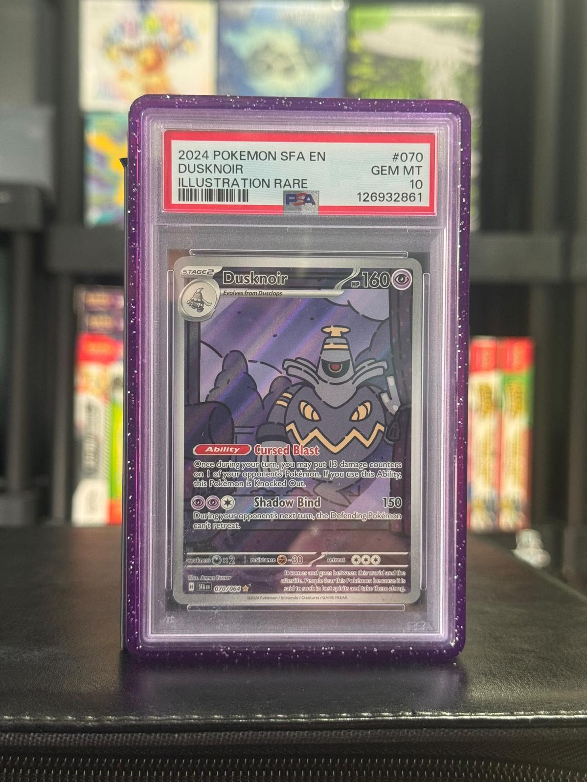 Dusknoir Illustration Rare #070/064 – Shrouded Fable (2024) – PSA 10